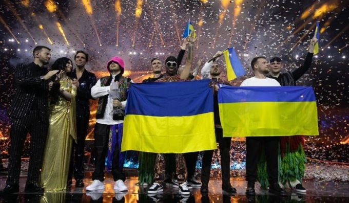 Eurovision Torino 2022, vince l’Ucraina con la Kalush Orchestra: “Nel 2023 a Mariupol”