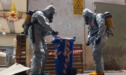 Paura in un magazzino a Rivoli per lo sversamento di perossido di idrogeno