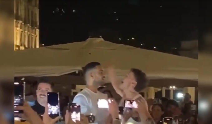 Eurovision Torino 2022: Mahmood e Blanco live a sorpresa in piazza Vittorio mentre è in corso la seconda semifinale