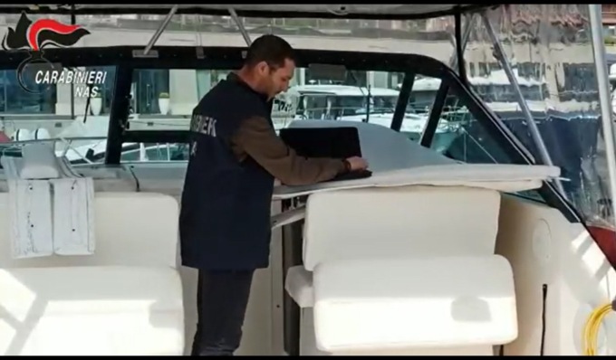 Odontoiatra abusivo a Torino, i Nas gli sequestrano uno yacht di 16 metri