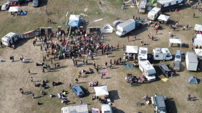 Rave party nel Vercellese, 1000 ragazzi si sono radunati vicino al Sesia
