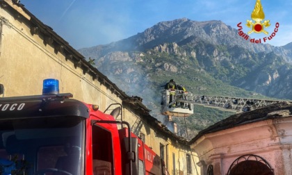 Incendio a Bussoleno, in fiamme una casa disabitata