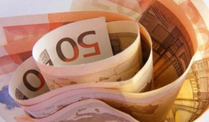 Camper di lusso acquistati con assegni falsi: ignari venditori torinesi truffati