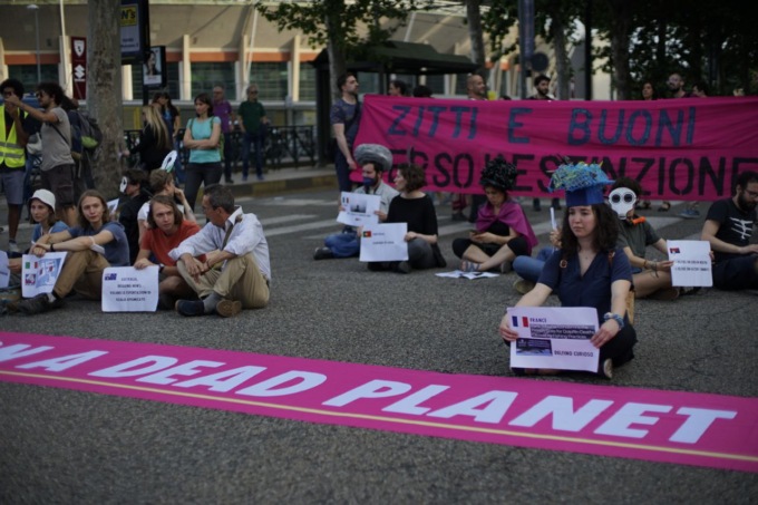 Eurovision Torino 2022: attivisti di Extincion Rebellion bloccano il traffico prima della finale
