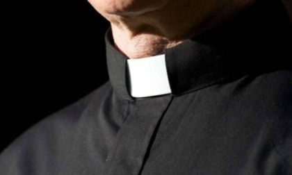 Indagato prete di Pinerolo, avrebbe raggirato alcune parrocchiane per 500mila euro