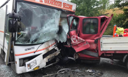Schianto frontale tra furgone e camioncino: 4 morti e due feriti gravi