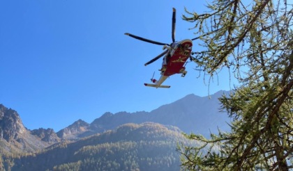 Trovato in fondo a un dirupo a Bobbio Pellice il cadavere di un 60enne: indagano i carabinieri
