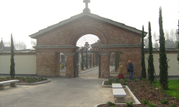 Esplode una bara nel cimitero: chiuso al pubblico
