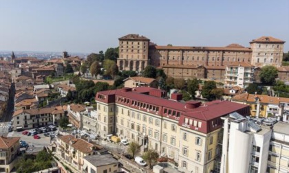Tenta di buttarsi dal balcone dell'ospedale Santa Croce di Moncalieri ma viene salvata dai carabinieri