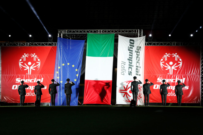 Sfilata delegazioni, ingresso della torcia, accensione del tripode: grandi emozioni alla cerimonia di aperta degli Special Olympics