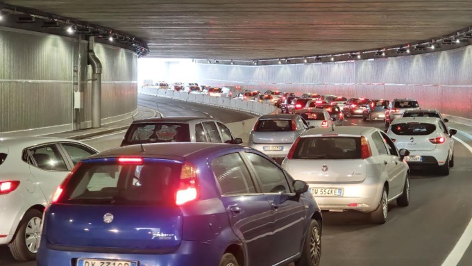 Sottopasso di corso Grosseto: è già un incubo per gli automobilisti