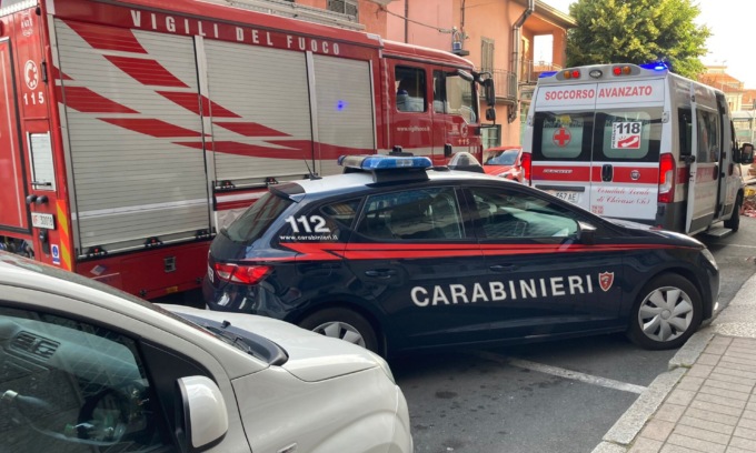 Scivola dal tetto mentre sistema l’antenna della Tv, si salva grazie ai fili per stendere il bucato