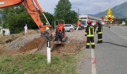 Fuga di gas durante dei lavori di scavo a San Gillio: circolazione interrotta