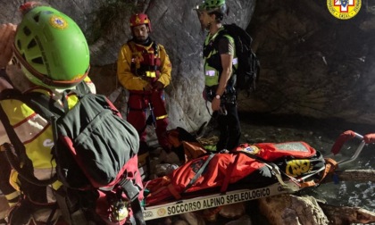 Intervento notturno in alta montagna: salvato ferratista caduto da un ponte tibetano