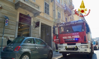 Incendio in un appartamento di via Maria Vittoria: salvato un ragazzo