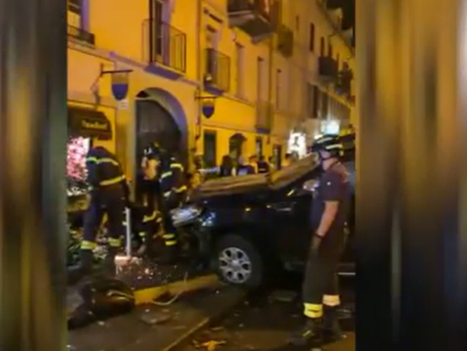 Suv piomba sul dehors di corso Moncalieri a pochi passi della Gran Madre: nessun ferito