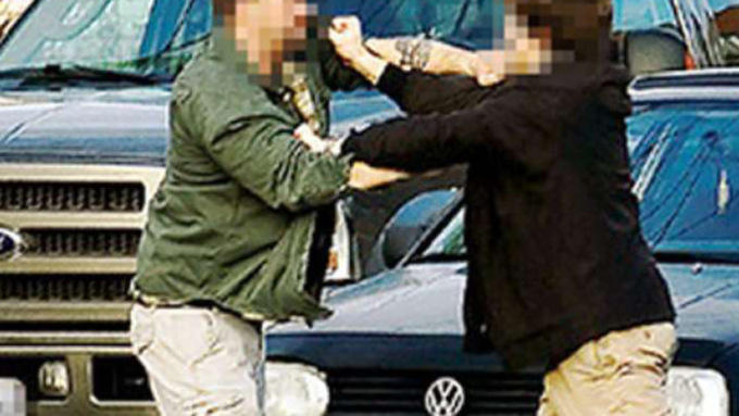 Lite in strada a Candiolo tra l’attuale compagno di una donna e l’ex