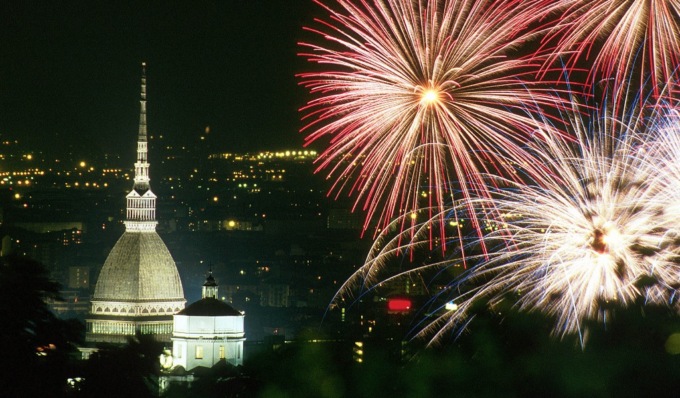 Festa di San Giovanni 2022, a Torino tornano i fuochi: ordinanze, modalità di accesso e tutte le strade chiuse