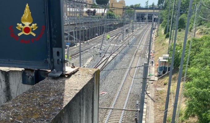 Treno dell’alta velocità Torino-Napoli deraglia in galleria: 220 passeggeri a bordo, circolazione bloccata