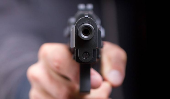 Ferito alla coscia da un colpo di pistola, arrestato un uomo per tentato omicidio