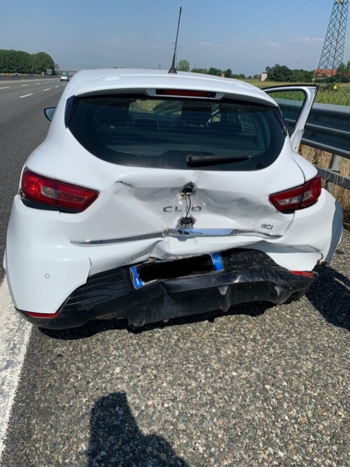 Tamponamento tra due auto in tangenziale sud a Trofarello: un ferito lieve