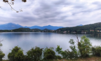 Tragedia nel Lago Grande di Avigliana, 20enne si tuffa dal pedalò e muore