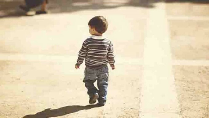 Bambino di 5 anni vede un cancello aperto e scappa da solo dal centro estivo di Moncalieri