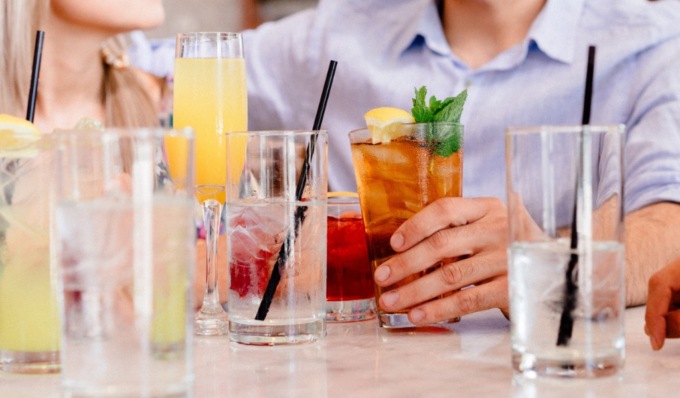 Serve alcolici a minori di 16 anni, titolare sanzionato e denunciato