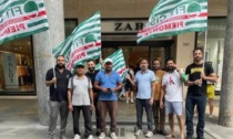 Magazzinieri Zara in protesta nel centro di Torino: "No a 21 licenziamenti"