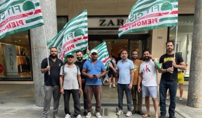 Magazzinieri Zara in protesta nel centro di Torino: “No a 21 licenziamenti”