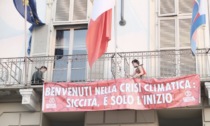 Denunce e fogli di via per gli attivisti incatenatisi al balcone della Regione Piemonte