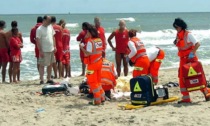 Tragedia in spiaggia a Rimini, turista torinese muore mentre fa il bagno