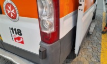 Moncalieri, auto pirata taglia la strada ad bus della linea 43: un ferito