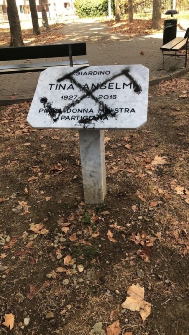 Mirafiori, svastica sulla targa di Tina Anselmi