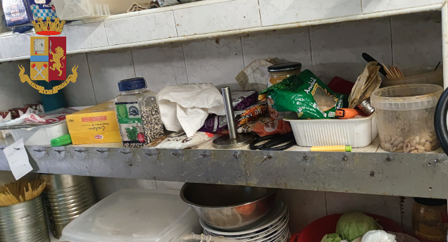 Conservava cibi in condizioni precarie: sanzionata una gastronomia in via Don Bosco