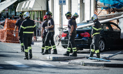 Barriera di Milano, auto contro ponteggio: un ferito