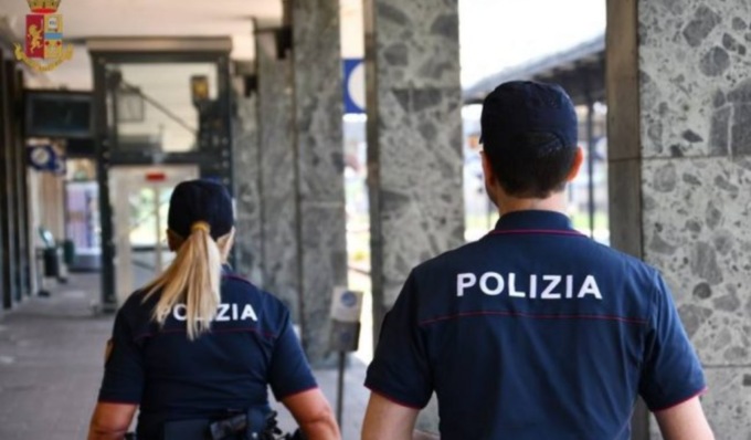 La titolare organizzava serata come in discoteca ma senza autorizzazione: sanzionata dalla polizia