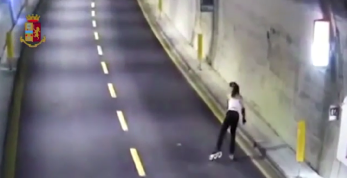 La vicenda incredibile della ragazza sui pattini in A10: “Ho seguito solo il navigatore”