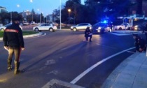 Schianto frontale all'alba tra scooter e auto: motociclista muore sul colpo