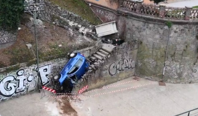 Auto precipita dal ponte Isabella sul lungo Po, due giovani feriti