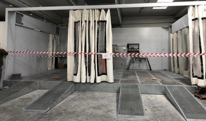 Scoperta carrozzeria abusiva: maxi multa alla titolare e macchinari sequestrati