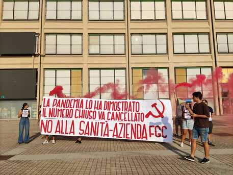 Test Medicina, a Torino protesta Fgc contro numero chiuso
