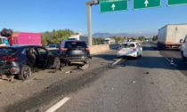 Schianto tra tre auto in Tangenziale: due feriti e traffico in tilt