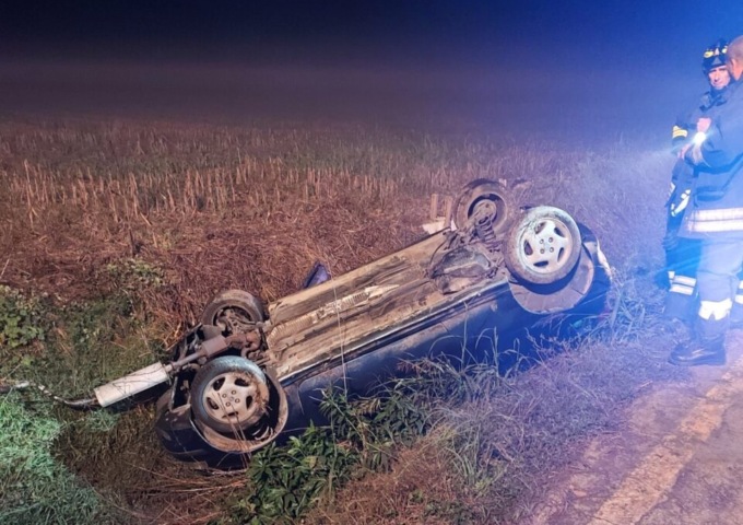 Pancalieri, auto finisce fuori strada sulla provinciale