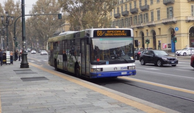 Studentessa molestata sul bus al rientro da scuola: 64enne arrestato per violenza sessuale