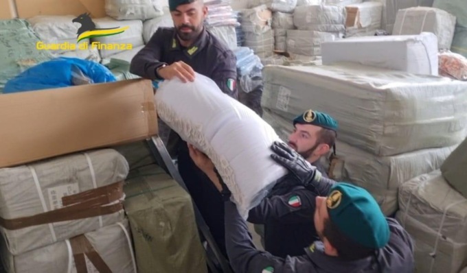 Falso “Made in Italy” da 20milioni di euro: maxi sequestro di oltre 600mila scarpe