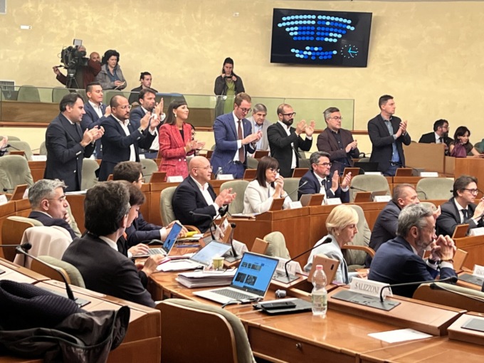 Consiglio Regionale, «Allontanamento zero» da oggi è legge