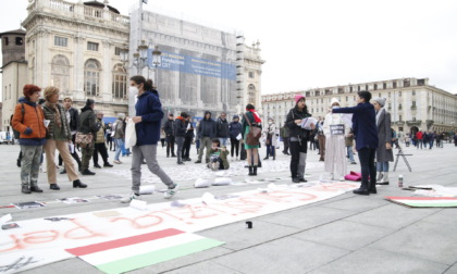 Sostegno delle donne iraniane: manifestazione in piazza Castello a Torino