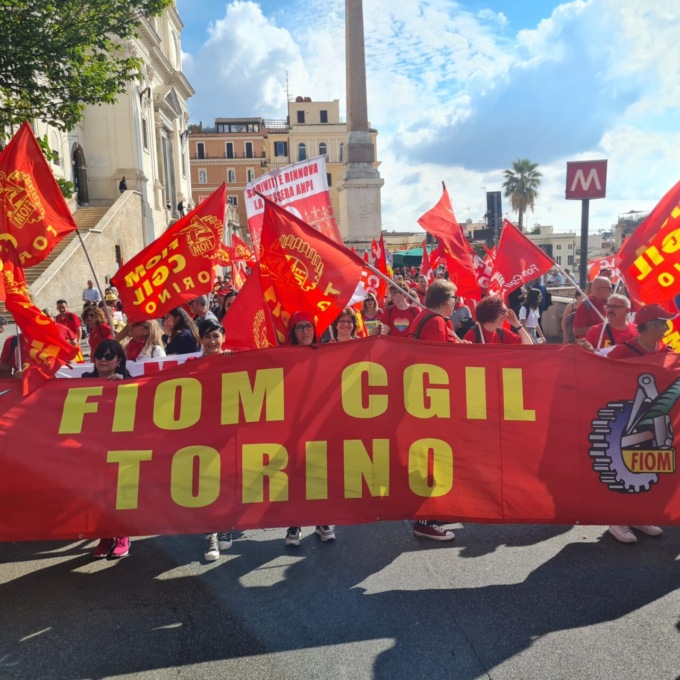 Manifestazione della Cgil a Roma: presente anche una delegazione della Fiom Torino