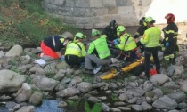 Si lancia dal ponte della ferrovia: 36enne salva dopo un volo di 8 metri